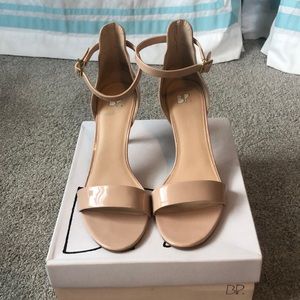 BP LUMINATE BLUSH/TAN PATENT LEATHER HEELS